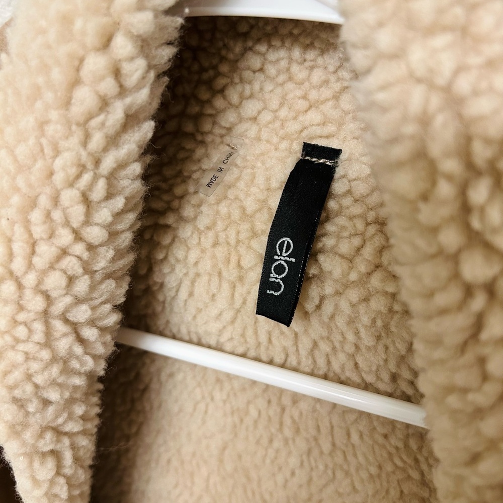 Elan Beige Sherpa Open Front Vest One Size Cozy Faux Suede Outerwear Like New - Picture 3 of 4